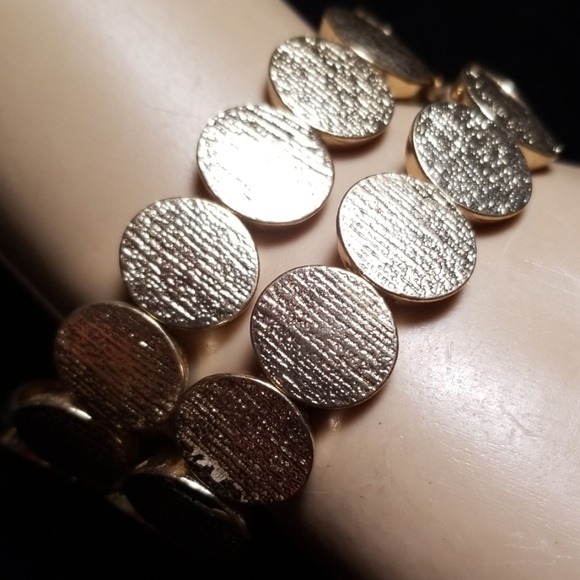 NWT Goldtone Textured Metal Stretch Bracelet Set - Picture 9 of 9